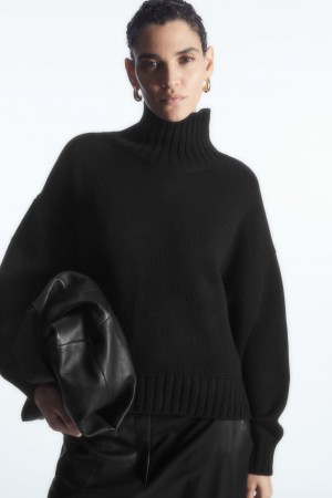 Women's COS Chunky Pure Cashmere Turtleneck Sweaters Black NZ-19TZSGRDB