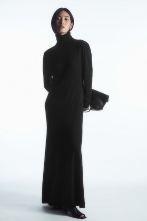 Women's COS Power-Shoulder Merino Wool Maxi Dress Black NZ-03SRZDTFW