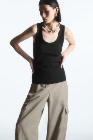 Women's COS Scoop-Neck Ribbed Tank Top Black NZ-40KVSZRPC