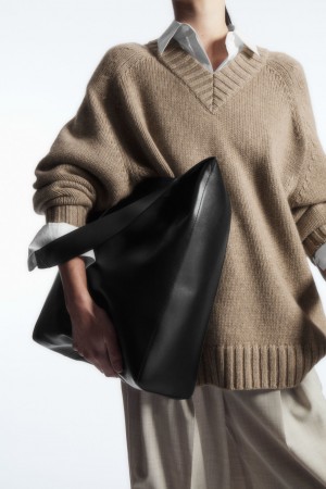 Women's COS Slouchy Leather Shoulder Bags Black NZ-47OZHIDYL
