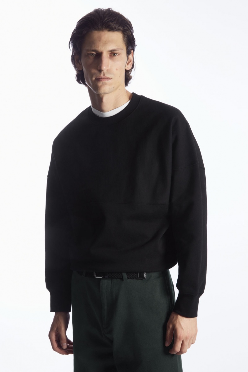 Men's COS Oversized Exposed-Seam Sweatshirt Black NZ-03OLUPNYF