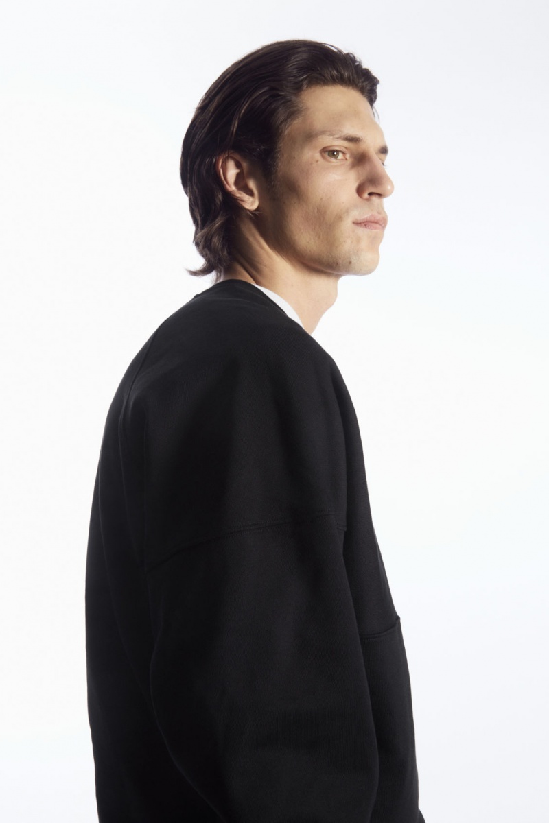 Men's COS Oversized Exposed-Seam Sweatshirt Black NZ-03OLUPNYF