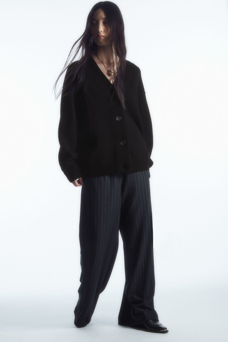 Women's COS Cocooning Wool V-Neck Cardigan Black NZ-16HTSAWDP