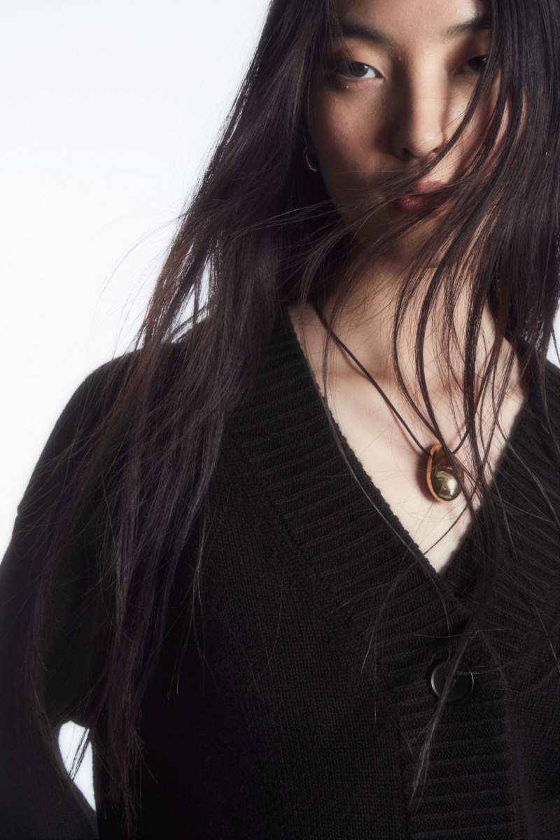 Women's COS Cocooning Wool V-Neck Cardigan Black NZ-16HTSAWDP
