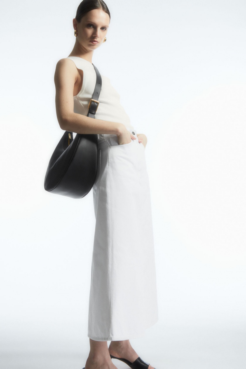Women's COS Crescent Leather Crossbody Bag Black NZ-28OKAJVMX