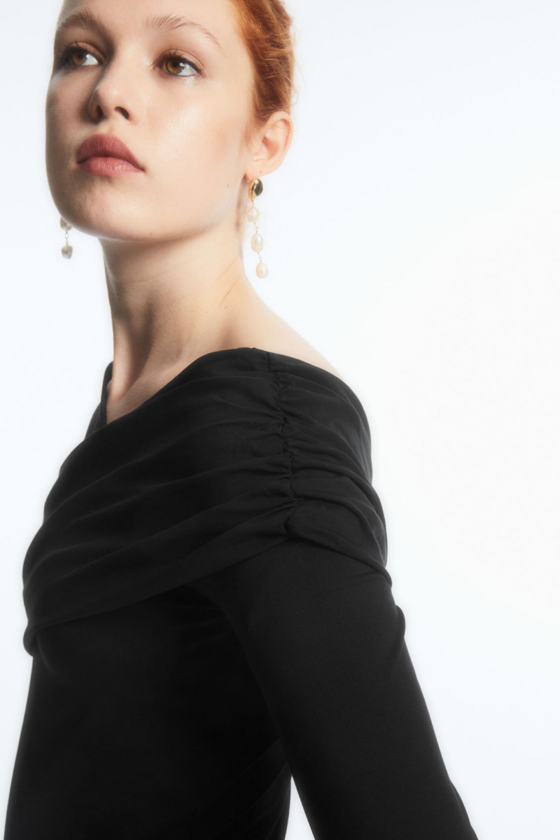Women's COS Gathered Off-The-Shoulder Asymmetric Tops Black NZ-89OPVNJEM