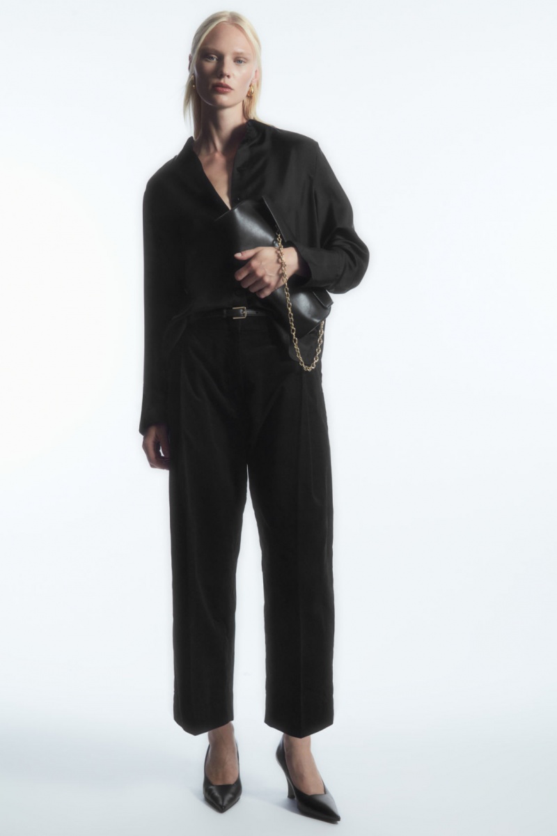 Women\'s COS Pleated Barrel-Leg Corduroy Pants Black NZ-90QFGKBDX