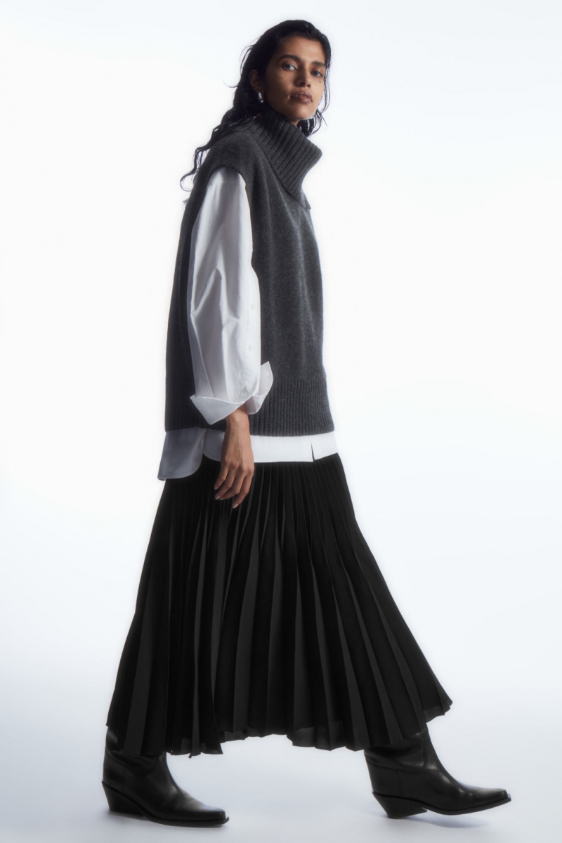 Women\'s COS Pleated Midi Skirt Black NZ-90WEFAIQP
