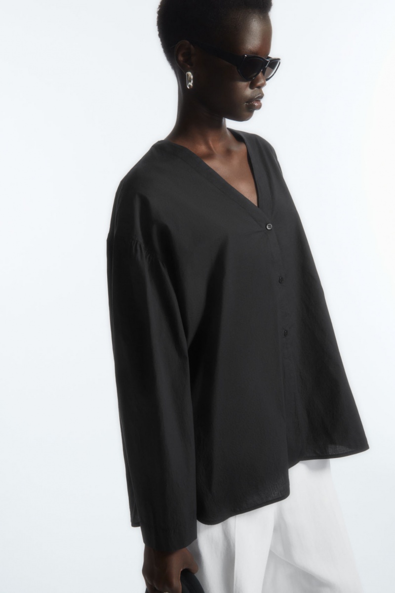 Women\'s COS Voluminous V-Neck Poplin Shirts Black NZ-92WUAVELG
