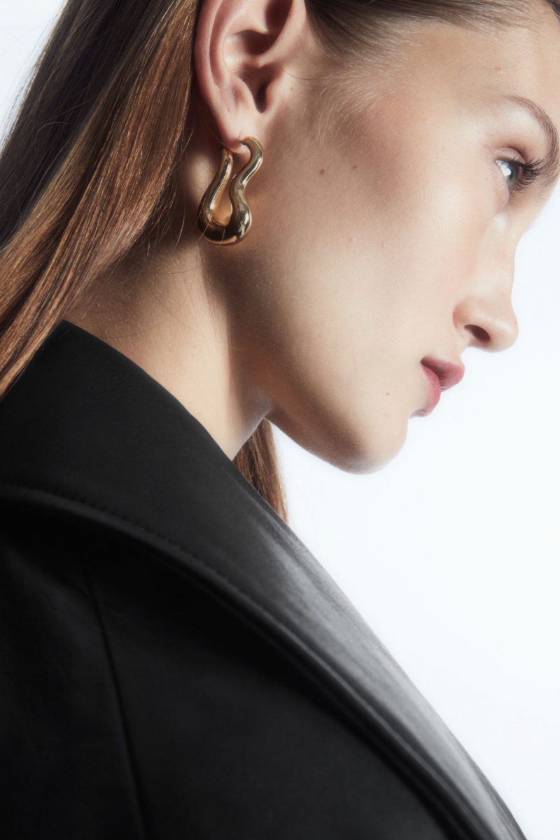 Women\'s COS Wavy Hoop Earrings Gold NZ-69OXIVEDA